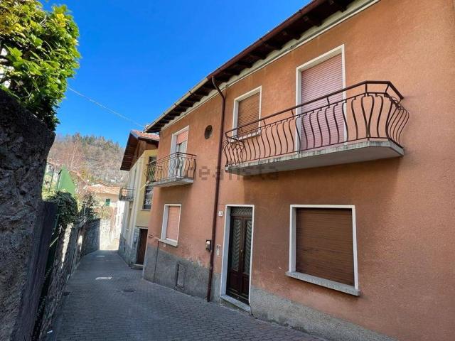Villetta bifamiliare in vendita di 110 m² in Via Milano, 23
