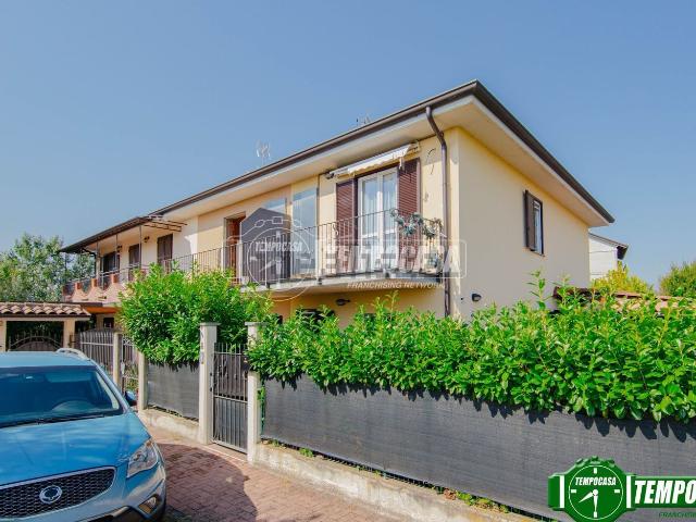 Villetta bifamiliare in vendita di 110 m² in Via nilde iotti