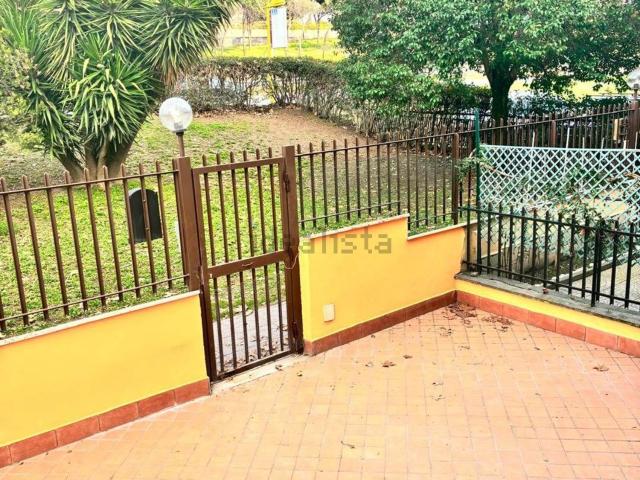 Villetta bifamiliare in vendita di 110 m² in Via Orazio Borgianni, 78