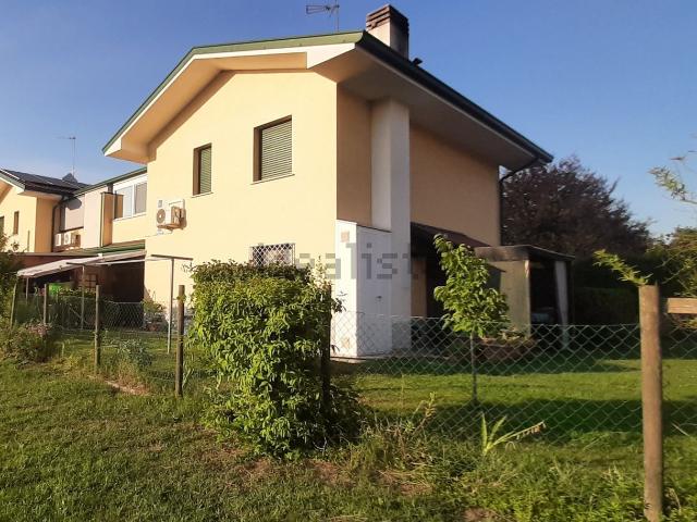 Villetta bifamiliare in vendita di 110 m² in Via P. Valussi