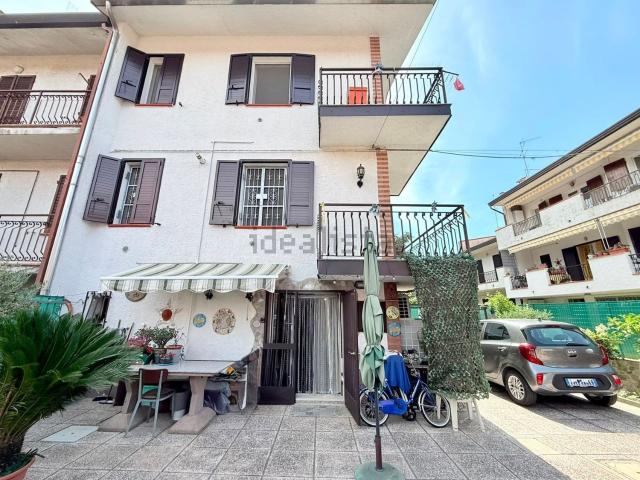 Villetta bifamiliare in vendita di 110 m² in Viale Hawaii, 3