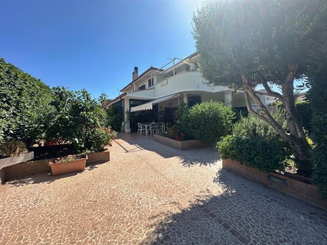 Villetta bifamiliare in vendita di 110 m² in Viale Virginia