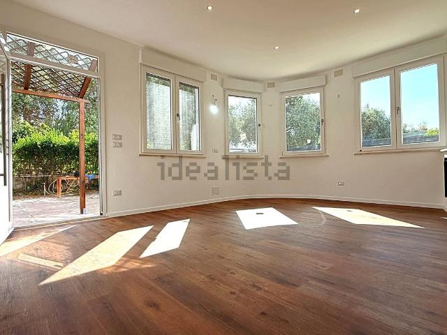 Villetta bifamiliare in vendita di 111 m² in Via Versilia