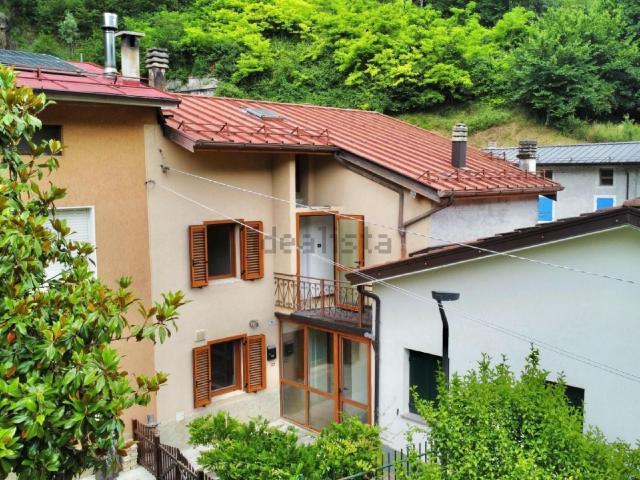 Villetta bifamiliare in vendita di 111 m² in Via Villanova, 26