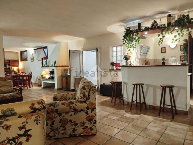 Villetta bifamiliare in vendita di 500 m² in Via Marghine, 11