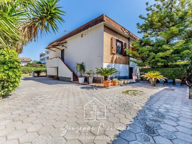 Villetta bifamiliare in vendita di 112 m² in Via Coni Zugna