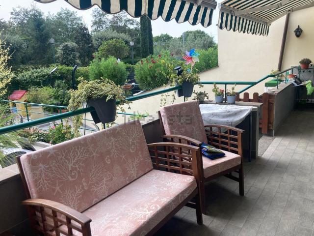 Villetta bifamiliare in vendita di 112 m² in Via Flacca