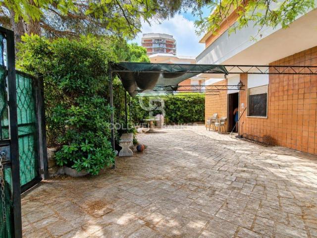 Villetta bifamiliare in vendita di 112 m² in Viale dei Navigatori, 44