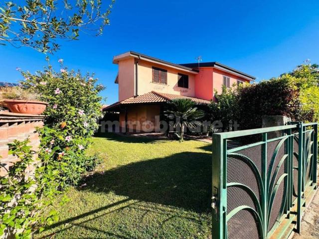 Villetta bifamiliare in vendita di 117 m² in Contrada Difesa