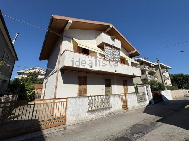 Villetta bifamiliare in vendita di 117 m² in Via Giuseppe Garibaldi, 21