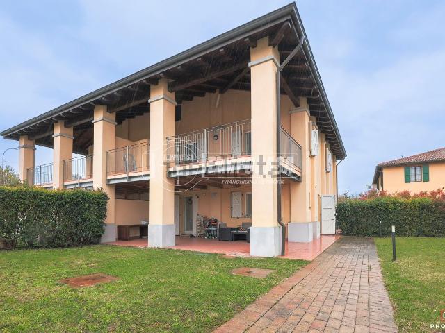 Villetta bifamiliare in vendita di 117 m² in Via Mori, 37