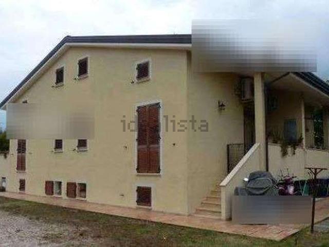 Villetta bifamiliare in vendita di 114 m² in Via Maceri