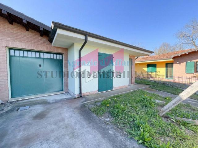 Villetta bifamiliare in vendita di 115 m² in Via U. Roncada