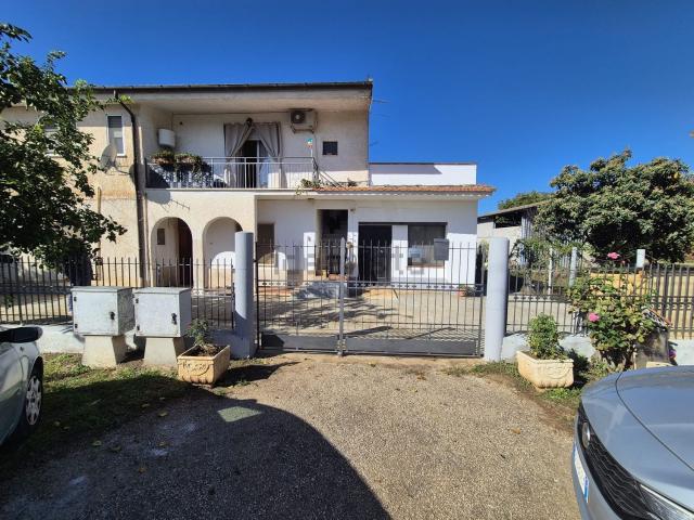 Villetta bifamiliare in vendita di 115 m² in Via Acquaviva