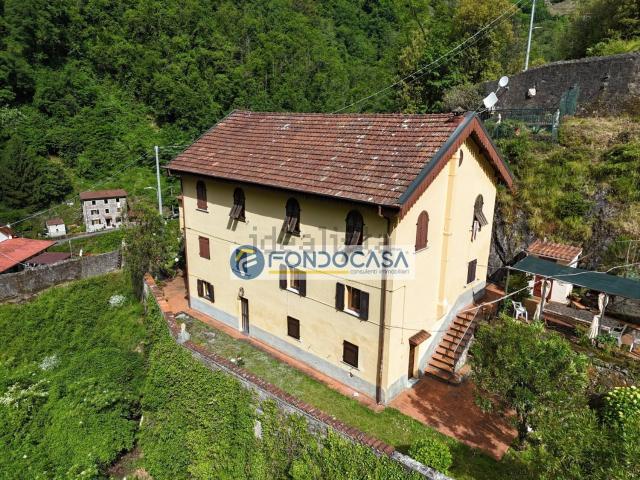 Villetta bifamiliare in vendita di 115 m² in Via Commercio, 34