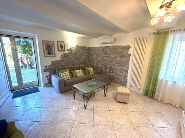 Villetta bifamiliare in vendita di 115 m² in Via del Casone, 281