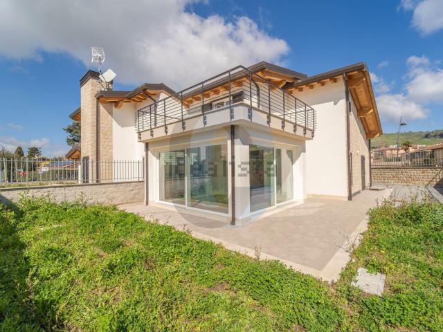 Villetta bifamiliare in vendita di 115 m² in Via di Carta Brutta