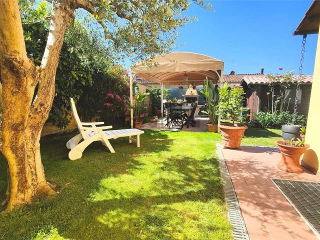 Villetta bifamiliare in vendita di 115 m² in Via Fregionaia