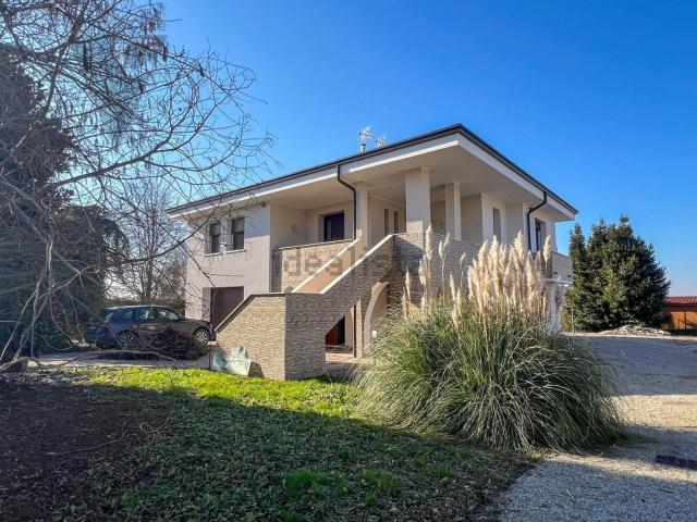 Villetta bifamiliare in vendita di 115 m² in Via Giuseppe Garibaldi
