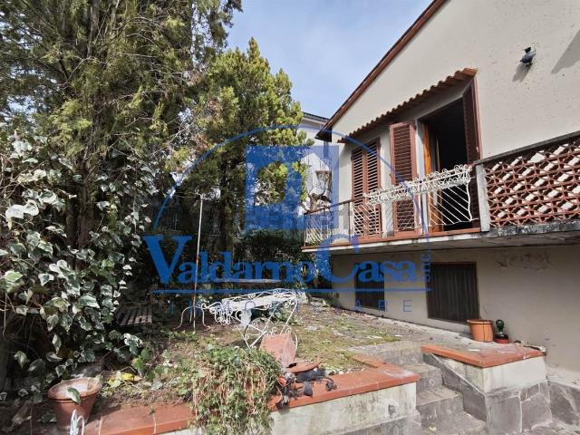 Villetta bifamiliare in vendita di 116 m² in Via Vittorio Locchi