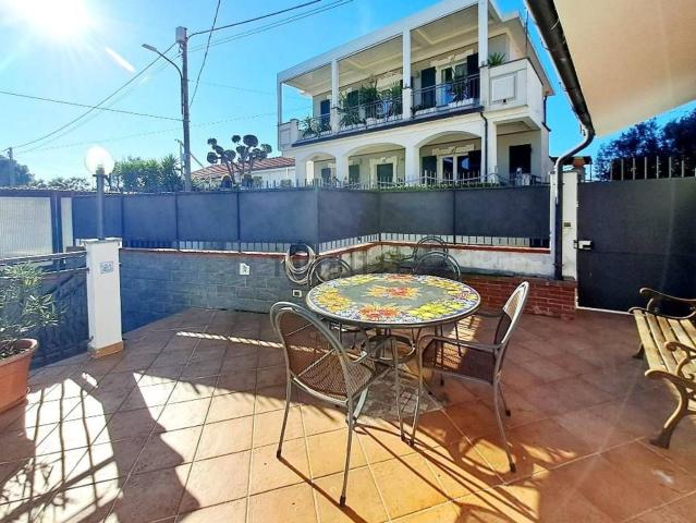 Villetta bifamiliare in vendita di 116 m² in Via Cassisi