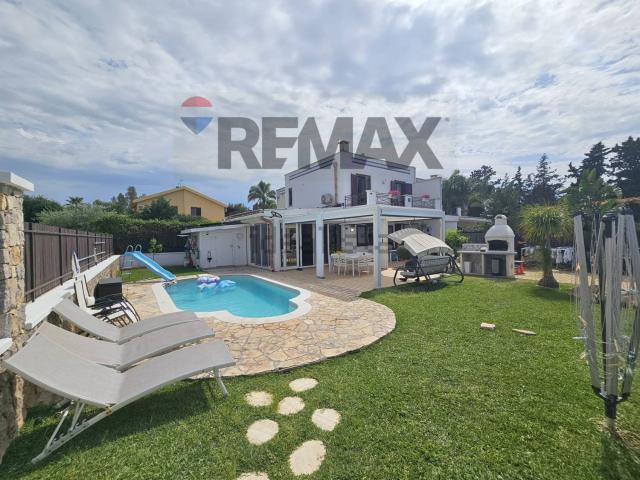 Villetta bifamiliare in vendita di 116 m² in Via Segesta, 4