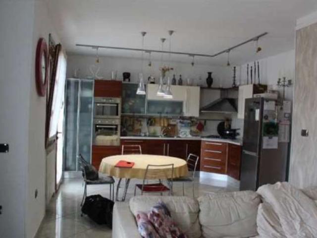 Villetta bifamiliare in vendita di 118 m² in Via Ticino, 23