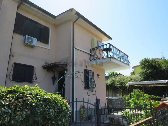 Villetta bifamiliare in vendita di 118 m² in Via Torquato Tasso