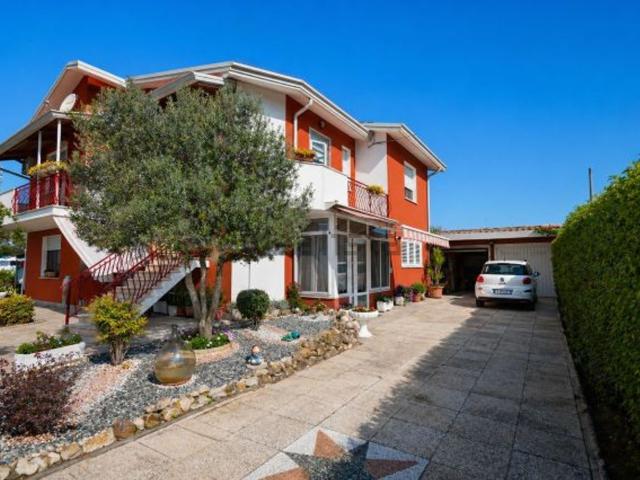 Villetta bifamiliare in vendita di 118 m² in Via Turolle
