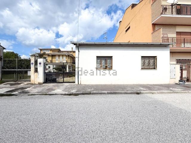 Villetta bifamiliare in vendita di 118 m² in Via Pescina, 47
