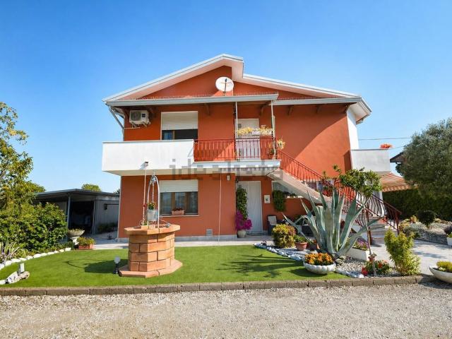 Villetta bifamiliare in vendita di 119 m² in Via turolle