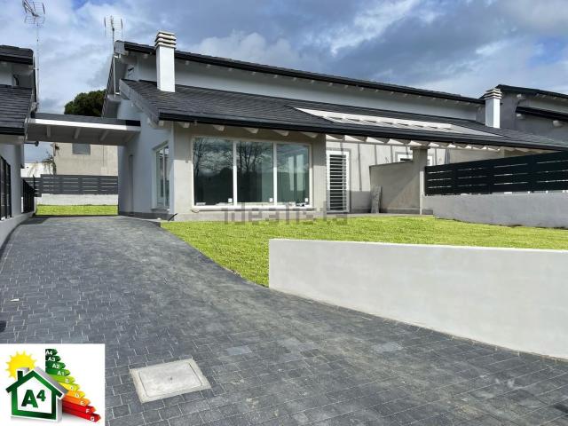 Villetta bifamiliare in vendita di 119 m² in Via di Vermicino