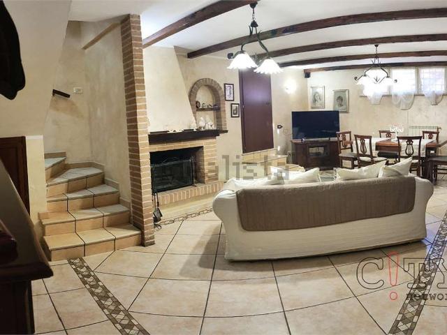 Villetta bifamiliare in vendita di 119 m² in Via Pisa