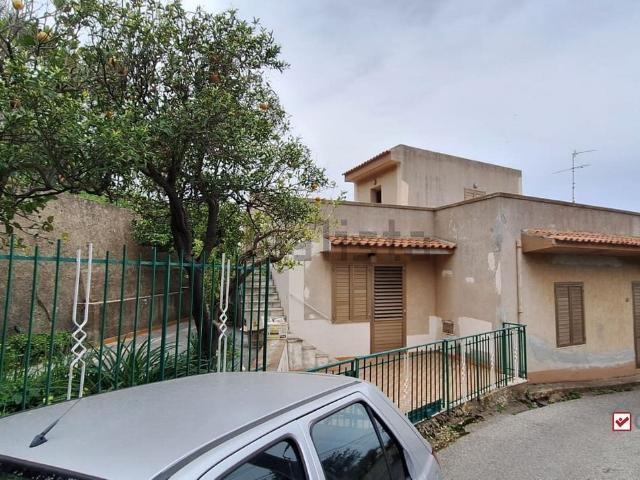 Villetta bifamiliare in vendita di 123 m² in Strada Statale 113 diramazione