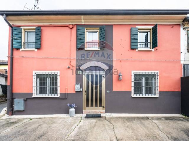Villetta bifamiliare in vendita di 123 m² in Vicolo Nicola Marini, 16