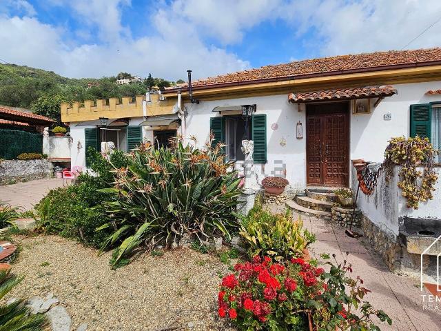 Villetta bifamiliare in vendita di 123 m² in Via Duca degli Abruzzi, 448