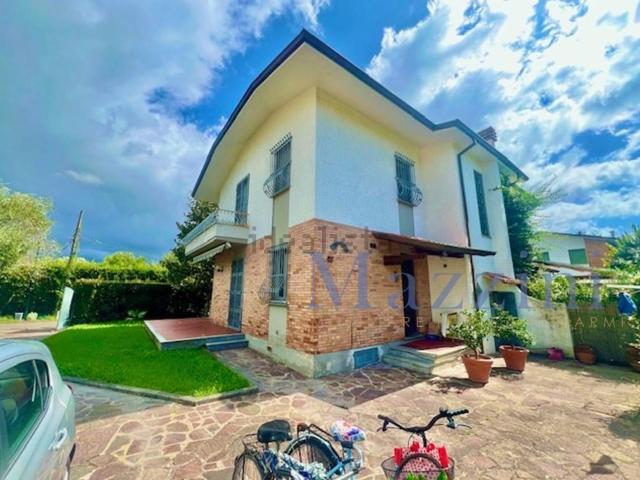 Villetta bifamiliare in vendita di 123 m² in Via Fratelli Barberi