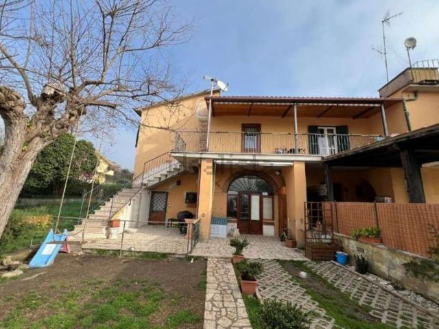 Villetta bifamiliare in vendita di 123 m² in Via San Michele, 2