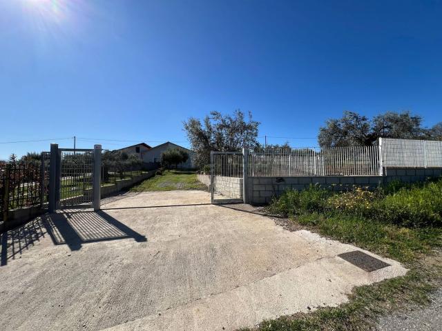 Villetta bifamiliare in vendita di 12000 m² in Via Sinnicura