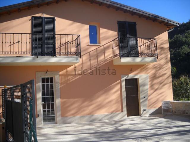 Villetta bifamiliare in vendita di 120 m² in Frazione Colonnata