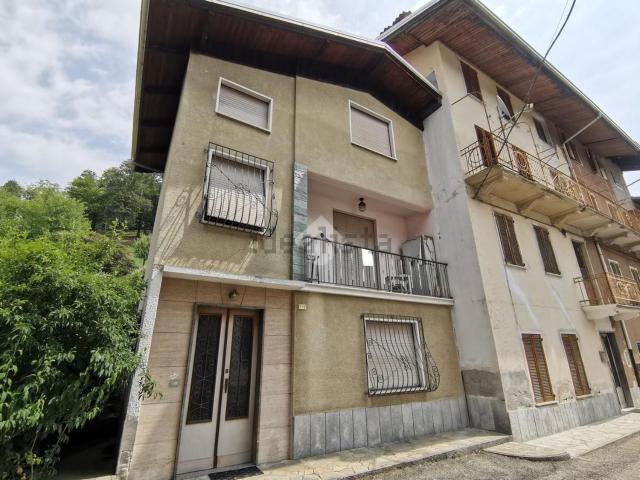 Villetta bifamiliare in vendita di 120 m² in Frazione Ponzone, 315