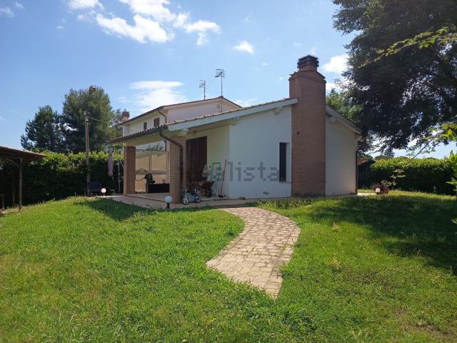Villetta bifamiliare in vendita di 120 m² in Località Il Madonnino
