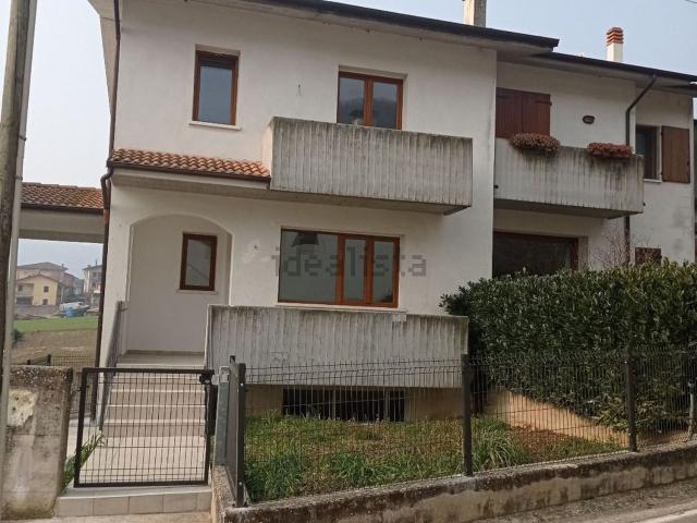 Villetta bifamiliare in vendita di 120 m² in Strada Vecchia
