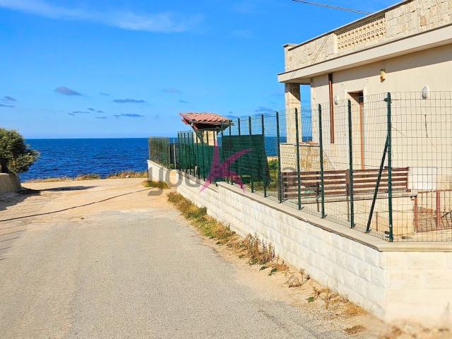 Villetta bifamiliare in vendita di 120 m² in Strada Comunale Litoranea per Cozze, 61