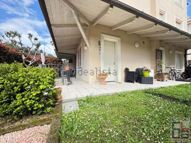 Villetta bifamiliare in vendita di 120 m² in Via Abruzzo, 17