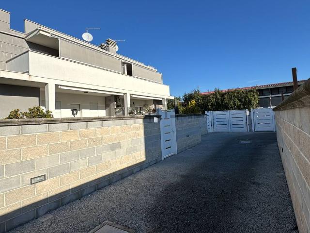Villetta bifamiliare in vendita di 120 m² in Via Bernardino Zendrini