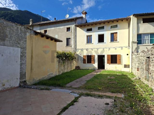 Villetta bifamiliare in vendita di 120 m² in Via Cal de Cros, 12