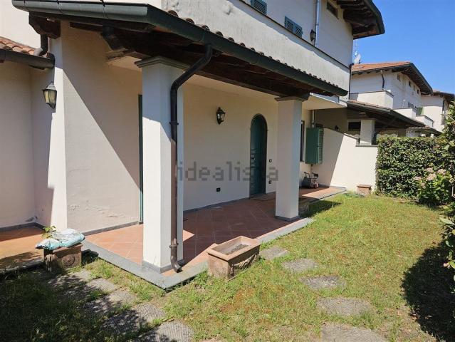 Villetta bifamiliare in vendita di 120 m² in Via dei Cipressi