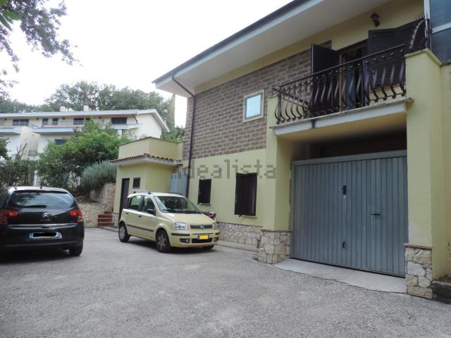Villetta bifamiliare in vendita di 120 m² in Via delle Acacie, 19