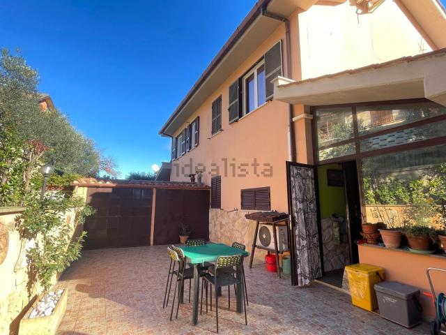 Villetta bifamiliare in vendita di 120 m² in Via delle Pianelle
